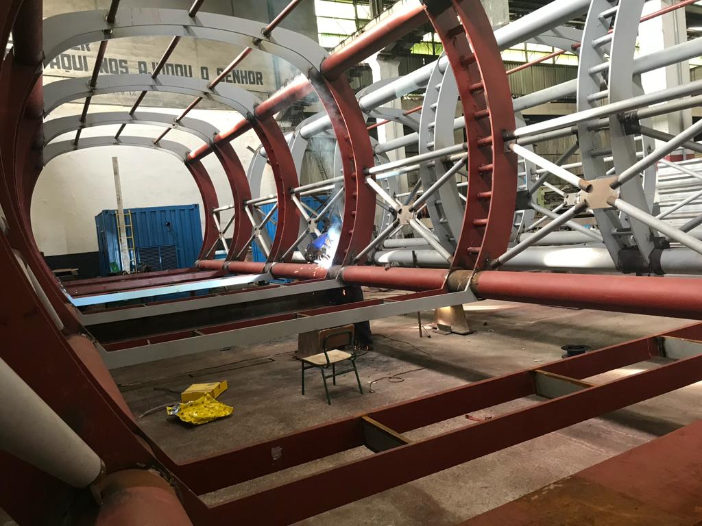 Fabricação da estrutura das passarelas